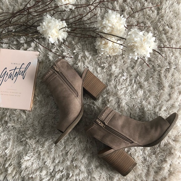 Universal Thread Open Toe Booties - Picture 3 of 5